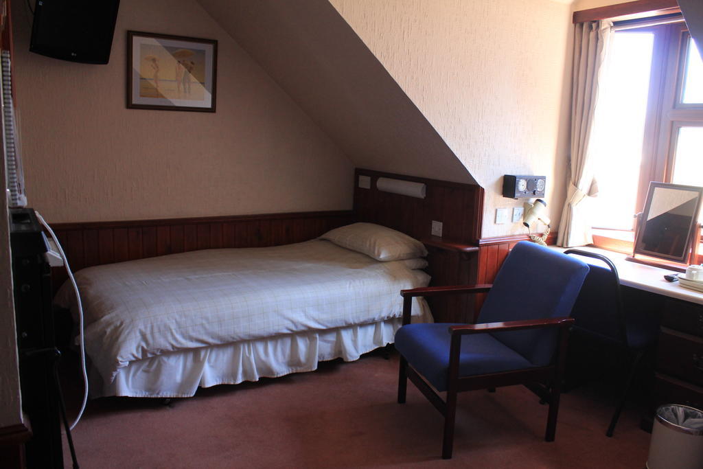 Beeches Aberdeen Room photo