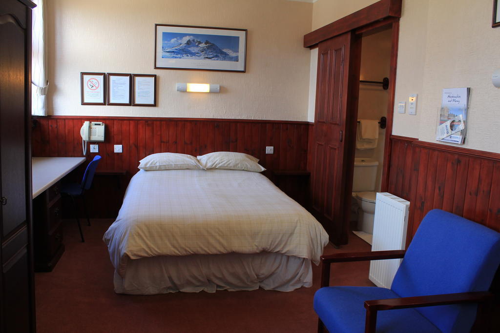 Beeches Aberdeen Room photo